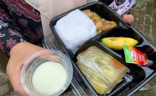 
					Makan Siang Gratis Diuji Coba di SDN 013 Penajam Paser Utara