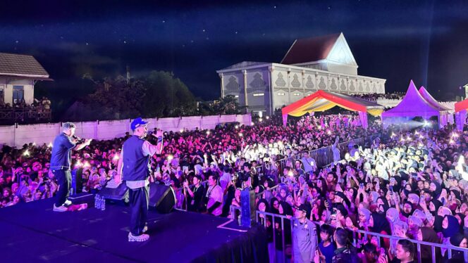 
					Penampilan Silet Open Up pada malam puncak Festival UMKM Berbenah 2025, Rabu (10/9/2025). 