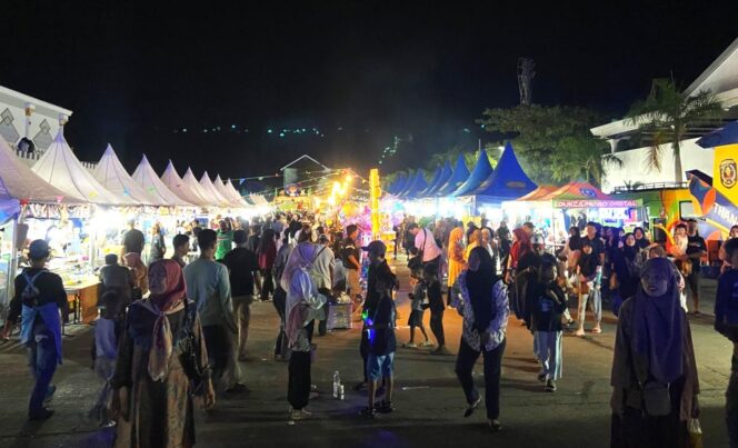 
					Warga Bontang Padati Malam Penutupan Festival UMKM Berbenah 2025