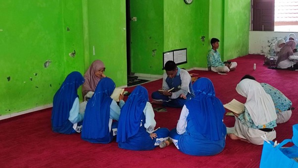 Kegiatan keagamaan rutin di SMPN 5 Bontang.