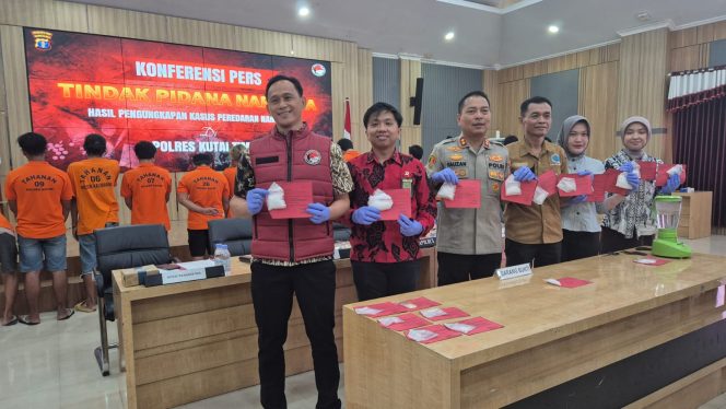 
					Polres Kutim Bongkar 28 Kasus Narkotika, Sita Sabu 351,69 Gram Senilai Rp527 Juta