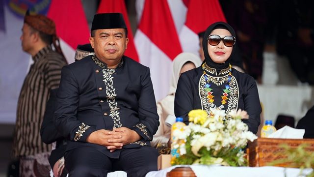 Wali Kota Bontang dan Wakilnya saat perayaan HUT ke-26 Kota Bontang, Rabu (15/10). (Foto:PPID)