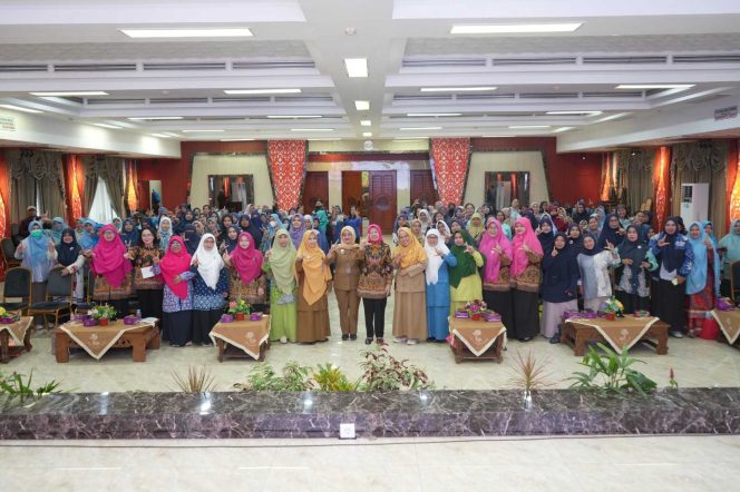 
					Pelatihan Literasi bagi Guru dan Tenaga Kependidikan (GTK) PAUD se-Kota Bontang, Selasa (18/11) pagi di Auditorium 3D Kota Bontang. (Foto: Diskominfo Bontang/Hendra)