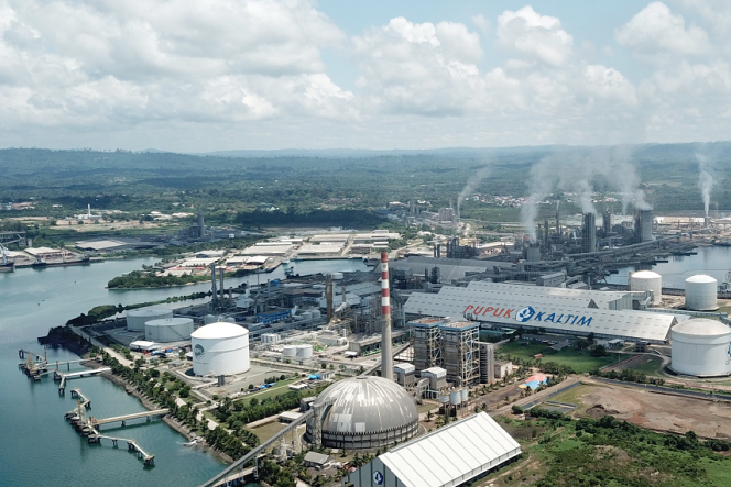 
					Kawasan industri Pupuk Kaltim, salahsatu industri yang telah beroperasi 50 tahun di Kota Bontang.