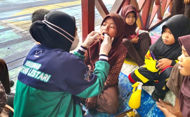 
					Kegiatan Puskesmas Keliling (Pusling) yang digelar Puskesmas Bontang Lestari di Kampung Tihi-Tihi, Kamis (13/11/2025). (Foto: Rezwan)