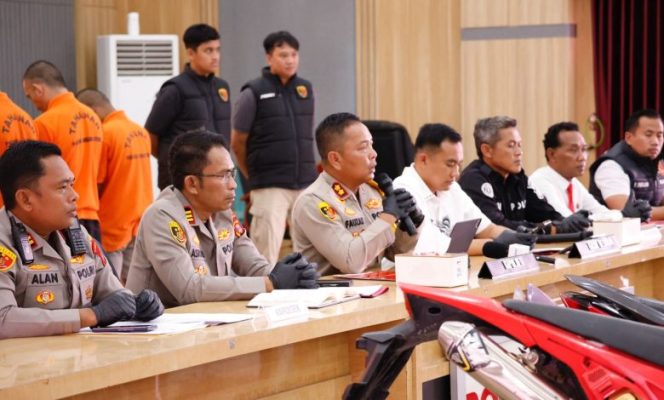
					Konferensi Pers Polres Kutim terkait tindak kriminal KDRT pembakaran istri di Sangatta. 