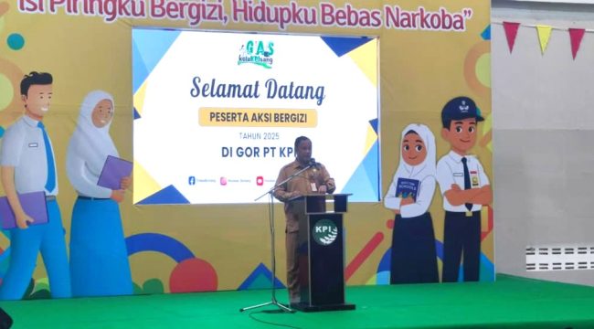Kepala Dinas Kesehatan Kota Bontang, Bakhtiar Mabe, memberikan sambutan pada pembukaan seminar Aksi Bergizi Remaja Bontang Berjaya yang diselenggarakan di GOR PT Kaltim Parna Industri (KPI), Selasa (25/10/2025)