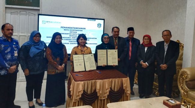 Penandatanganan Nota Kesepakatan Optimalisasi Program Jaminan Kesehatan Nasional (JKN) antara Pemkot Bontang dan BPJS Kesehatan Kantor Cabang Utama Samarinda di Rumah Jabatan Wali Kota, Jumat (28/11/2025).
