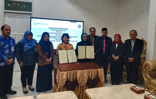 
					Penandatanganan Nota Kesepakatan Optimalisasi Program Jaminan Kesehatan Nasional (JKN) antara Pemkot Bontang dan BPJS Kesehatan Kantor Cabang Utama Samarinda di Rumah Jabatan Wali Kota, Jumat (28/11/2025).
