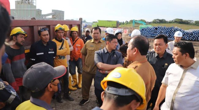 Komisi A DPRD Bontang gelar sidak ke lokasi pembangunan pabrik soda ash di kawasan Kaltim Industrial Estate (KIE) pada Selasa (25/11/2025)