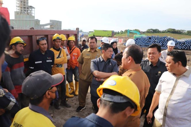 
					Komisi A DPRD Bontang gelar sidak ke lokasi pembangunan pabrik soda ash di kawasan Kaltim Industrial Estate (KIE) pada Selasa (25/11/2025)