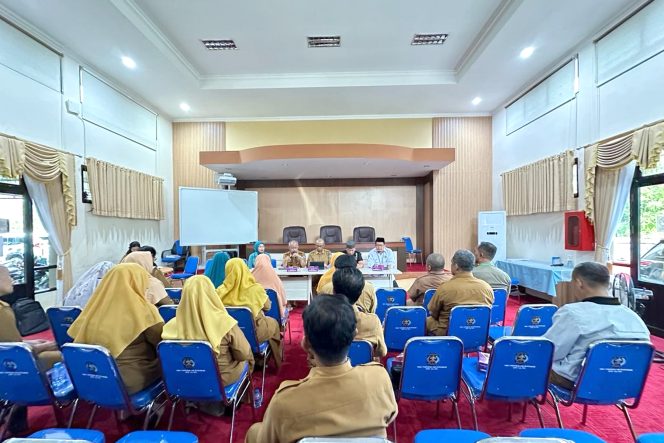 
					Disdikbud Bontang tengah membahas teknis penerpan pembinaan pelajar yang bergaya tidak sesuai gender.