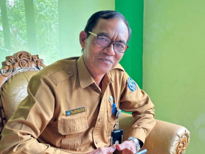 
					Kepala SMPN 1 Bontang, Riyanto.