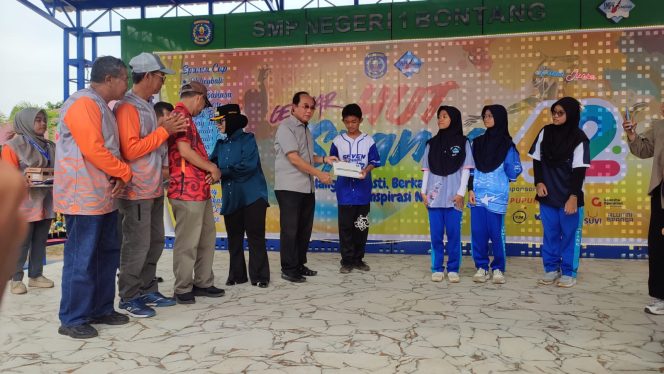 
					HUT ke-42 SPANSA, Pemkot Bontang Serahkan 315 Tablet untuk Siswa Kelas IX