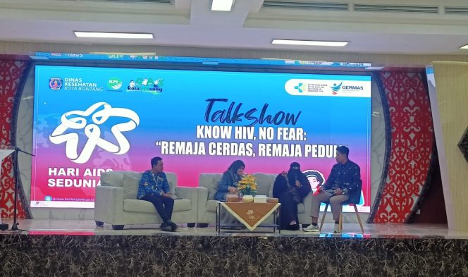 
					Talkshow Edukasi ke-Pelajar Sekolah Pada Peringatan Hari AIDS Sedunia di Kota Bontang, Senin (1/12/2025). (Foto: Rezwan)