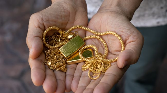 Ilustrasi perhiasan emas. 