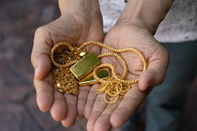 
					Ilustrasi perhiasan emas. 