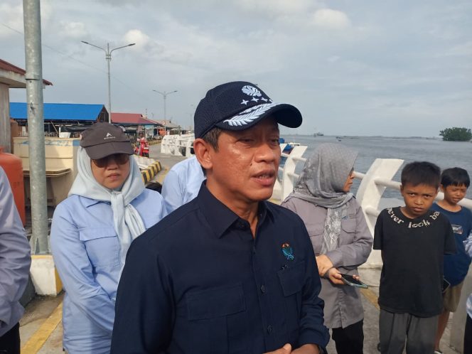 
					Menteri Lingkungan Hidup Indonesia, Hanif Faisol Nurofiq saat berkunjung ke Bontang. (Mirah Hayati/Jurnalpijar)