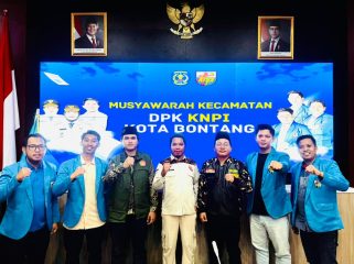 Seluruh Ketua DPK KNPI Bontang terpilih dan jajaran pengurus DPD KNPI Bontang. (Istimewa)