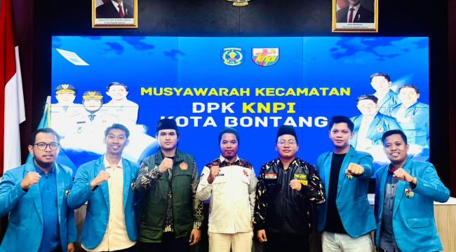 Seluruh Ketua DPK KNPI Bontang terpilih dan jajaran pengurus DPD KNPI Bontang. (Istimewa)