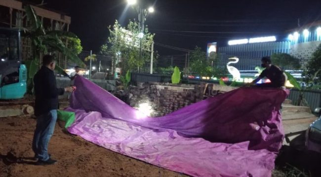 Tumpukan kayu ilegal yang berhasil diamankan oleh Polres Bontang. (Istimewa)