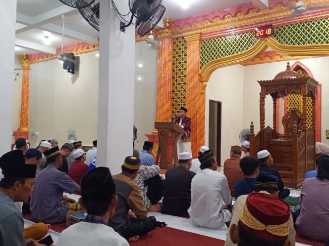 
					Wakil Wali Kota Bontang, Agus Haris saat Safari Ramadan di Masjid At-Taqwa, Berebas Tengah. (Mirah Hayati/Jurnalpijar)