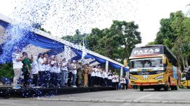 Suasana pelepasan ratusan pemudik yabg diberangkatkan melalui program mudik gratis yang difasilitasi PT Pupuk Kalimantan Timur (PKT). (Istimewa)