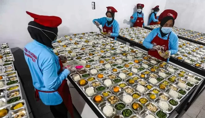 
					Standar Baru Operator MBG, SPPG Harus Kantongi Sertifikat Higiene hingga Halal