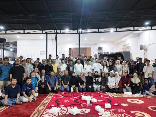 Pemkot Bontang dengan Insan Pers Bontang dalam buka puasa bersama. (Istimewa)