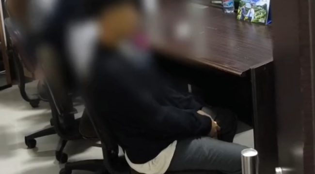 Situasi dua pasaangan yang terjaring razia diintograsi oleh Satpol PP. (Istimewa)