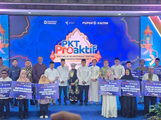 Foto rombongan Wali Kota Bontang beserta manajemen PKT dan perwakilan penerima bantuan. (Mirah Hayati/Jurnalpijar)