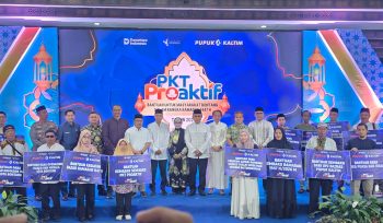 Foto rombongan Wali Kota Bontang beserta manajemen PKT dan perwakilan penerima bantuan. (Mirah Hayati/Jurnalpijar)