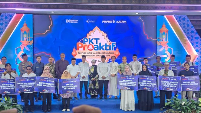 
					Foto rombongan Wali Kota Bontang beserta manajemen PKT dan perwakilan penerima bantuan. (Mirah Hayati/Jurnalpijar)