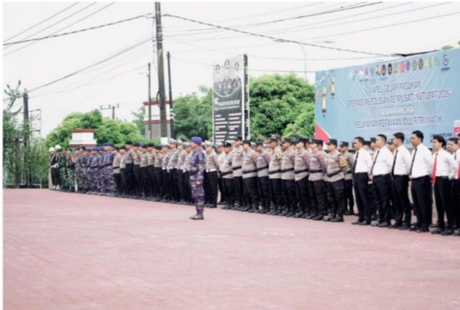 
					Seluruh petugas operasi ketupat saat melakukan apel. (Istimewa)