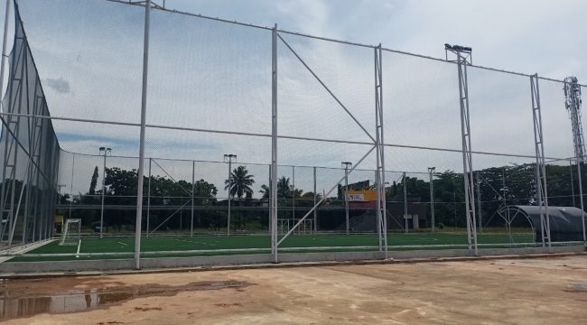 Lapangan mini soccer yang dikelola Disporapar Bontang. (Mirah Hayati/Jurnalpijar.co)