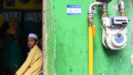 Sambungan meteran gas jaringan gas bumi rumah tangga di salahsatu rumah masyarakat.