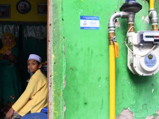 Sambungan meteran gas jaringan gas bumi rumah tangga di salahsatu rumah masyarakat.
