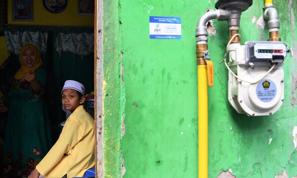 Sambungan meteran gas jaringan gas bumi rumah tangga di salahsatu rumah masyarakat.