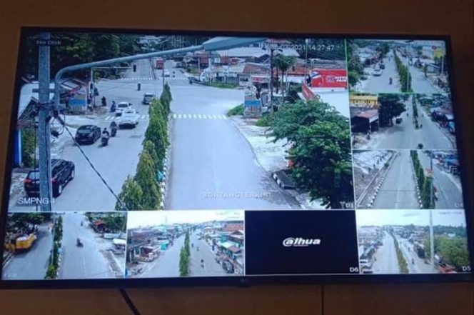
					Salahsatu monitor dalam pantauan CCTV (Closed Circuit Television) di wilayah Kota Bontang. 