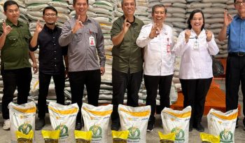 Pemantauan dan monitoring beras dan minyak bantuan di Bulog Samarinda. (Istimewa)