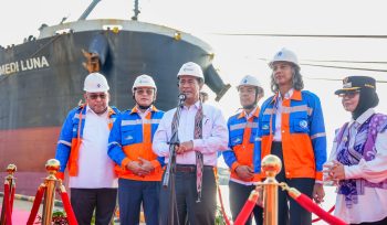 Menteri Pertanian (Mentan) Andi Amran Sulaiman saat menghadiri dan meninjau langsung pelepasan ekspor perdana produk urea PT Pupuk Indonesia (Persero) melalui PT Pupuk Kalimantan Timur ke Australia di Pelabuhan Bontang, Kalimantan Timur (14/5/2026). 