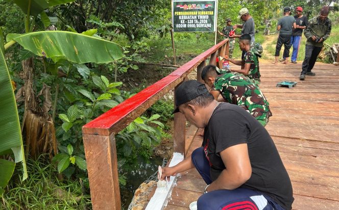 
					Aktivitas Tentara Manunggal Masuk Desa (TMMD) ke-12 di Kota Bontang,
