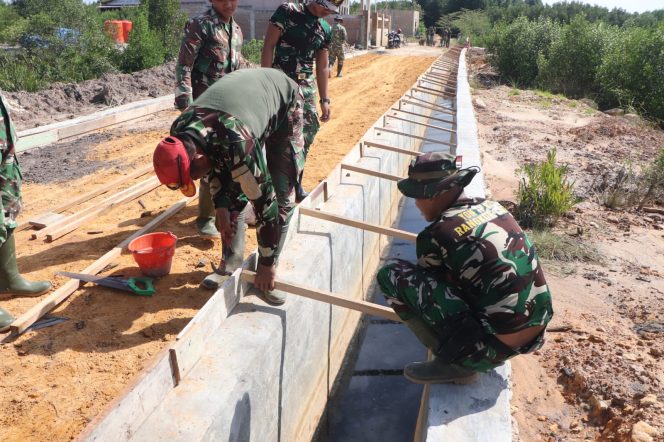 
					Satgas TMMD Ke-128 Kodim 0908/Bontang Percepat Pembangunan Jalan dengan Pemasangan Bekisting