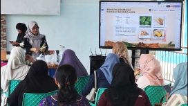 Suasana pelatihan membuat ramuan tradisional dari olahan tanaman obat keluarga oleh Puskesmas Bontang Barat kepada kader posyandu Kelurahan Telihan (Bambang/Jurnalpijar)
