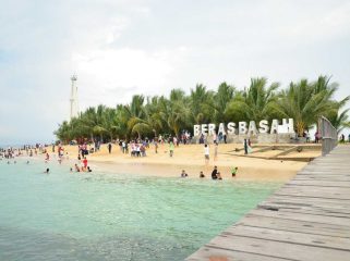 Pulau wisata Beras Basah di Kota Bontang.