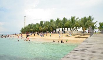 Pulau wisata Beras Basah di Kota Bontang.