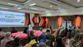 Wali Kota Bontang memberi sambutan pada pembukaan penyaluran bantuan sosial terencana bagi 55 warga lanjut usia (lansia) yang bersumber dari Pemerintah Provinsi Kalimantan Timur pada Tahun Anggaran 2026, Sabtu (4/7/2026).(Foto: Bambang)
