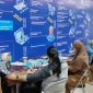 Petugas kesehatan Puskesmas Bontang Utara I saat melaksanakan CKG di Kantor Disnaker Bontang. (Foto: Bambang)

