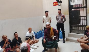 Ustad Ubaidillah Sampaikan Hikmah 