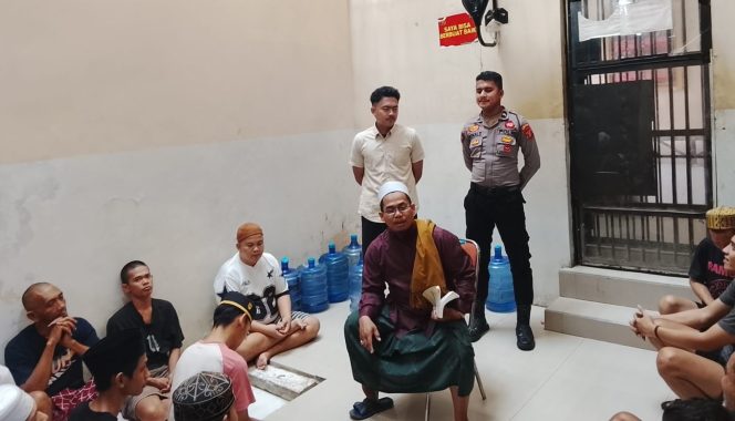
					Ustad Ubaidillah Sampaikan Hikmah 
